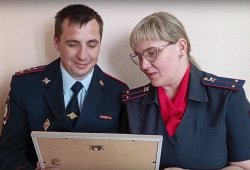 В Ульяновске сотрудники транспортной полиции провели торжественное мероприятие ко «Дню семьи, любви и верности» В Ульяновске сотрудники транспортной полиции провели торжественное мероприятие ко «Дню семьи, любви и верности»
