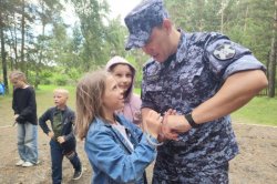 Росгвардия проводит патриотические мероприятия в детских лагерях Омской области Росгвардия проводит патриотические мероприятия в детских лагерях Омской области