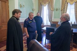Заместитель начальника ГУФСИН Юрий Семенюк провел рабочую встречу с главой Красноярской митрополии Заместитель начальника ГУФСИН Юрий Семенюк провел рабочую встречу с главой Красноярской митрополии