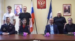 В День семьи, любви и верности новгородские ветераны органов внутренних дел поделились секретами семейного благополучия В День семьи, любви и верности новгородские ветераны органов внутренних дел поделились секретами семейного благополучия