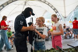 Столичные росгвардейцы провели урок мужества для участников детского городского клуба «Лето Побед» Столичные росгвардейцы провели урок мужества для участников детского городского клуба «Лето Побед»