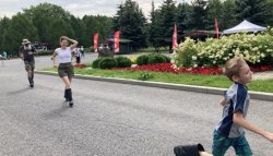Артисты проходят квест в Парке Победы у Музея Победы Артисты проходят квест в Парке Победы у Музея Победы