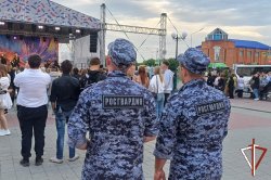 В Зауралье сотрудники Росгвардии обеспечивали безопасность на протяжении всего музыкального фестиваля В Зауралье сотрудники Росгвардии обеспечивали безопасность на протяжении всего музыкального фестиваля
