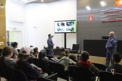 В Салехарде школьники познакомились с работой связистов Росгвардии В Салехарде школьники познакомились с работой связистов Росгвардии