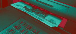 Обманутый мошенниками новгородский пенсионер поблагодарил полицейских за помощь в возвращении денег Обманутый мошенниками новгородский пенсионер поблагодарил полицейских за помощь в возвращении денег