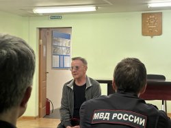 Председатель общественного совета при Управлении транспортной полиции Урала встретился и пообщался со стражами магистралей ЯНАО Председатель общественного совета при Управлении транспортной полиции Урала встретился и пообщался со стражами магистралей ЯНАО