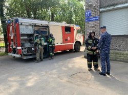 В Череповце Росгвардия и МЧС провели совместные пожарно-тактические занятия В Череповце Росгвардия и МЧС провели совместные пожарно-тактические занятия