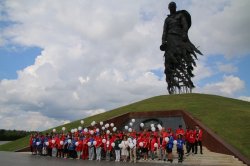 100 белых шаров выпустили в небо в Ржевском филиале Музея Победы в память о детях Донбасса 100 белых шаров выпустили в небо в Ржевском филиале Музея Победы в память о детях Донбасса