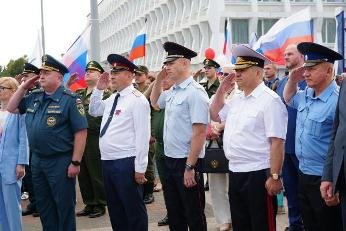 Начальник Управления Росгвардии по Ульяновской области принял участие в торжественной церемонии поднятия государственного флага Начальник Управления Росгвардии по Ульяновской области принял участие в торжественной церемонии поднятия государственного флага