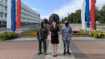 Ульяновские росгвардейцы подготовили видеоролик о главном символе страны – государственном флаге Ульяновские росгвардейцы подготовили видеоролик о главном символе страны – государственном флаге