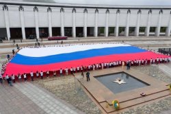 Масштабный триколор развернут у Музея Победы Масштабный триколор развернут у Музея Победы