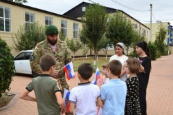 В Чеченской Республике росгвардейцы приняли участие в торжественных мероприятиях, посвящённых Дню Государственного флага России В Чеченской Республике росгвардейцы приняли участие в торжественных мероприятиях, посвящённых Дню Государственного флага России