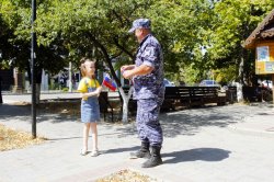 Росгвардейцы приняли участие в праздничных мероприятиях ко Дню Государственного флага РФ в Херсонской области Росгвардейцы приняли участие в праздничных мероприятиях ко Дню Государственного флага РФ в Херсонской области