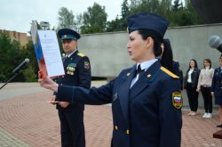 Судебные приставы отметили день государственного флага принятием присяги Судебные приставы отметили день государственного флага принятием присяги