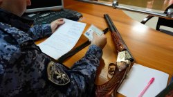 Сотрудники Росгвардии проверили за неделю более 180 владельцев оружия в Тамбовской области Сотрудники Росгвардии проверили за неделю более 180 владельцев оружия в Тамбовской области