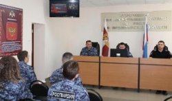 Сотрудник Госавтоинспекции провел занятие по безопасности дорожного движения с росгвардейцами Сотрудник Госавтоинспекции провел занятие по безопасности дорожного движения с росгвардейцами