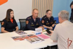 Офицеры Росгвардии рассказали зауральцам о перспективах службы в ведомстве Офицеры Росгвардии рассказали зауральцам о перспективах службы в ведомстве
