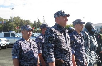 В Ульяновске росгвардейцы приняли участие в общегарнизонном разводе патрульных нарядов полиции В Ульяновске росгвардейцы приняли участие в общегарнизонном разводе патрульных нарядов полиции