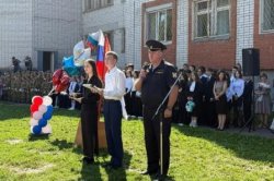 В Йошкар-Оле росгвардейцы поздравили подшефных школьников с Днём знаний В Йошкар-Оле росгвардейцы поздравили подшефных школьников с Днём знаний