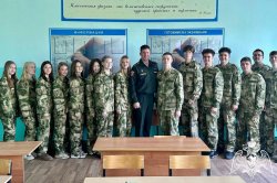 C Днем знаний подшефный класс поздравили росгвардейцы в Костроме C Днем знаний подшефный класс поздравили росгвардейцы в Костроме