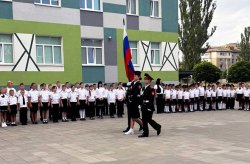 Первое торжественное построение кадетских классов прошло в школе имени родоначальника Росгвардии в Мелитополе Первое торжественное построение кадетских классов прошло в школе имени родоначальника Росгвардии в Мелитополе