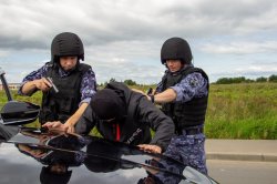 В Подмосковье росгвардейцы продемонстрировали эффективную защиту от автоугона и агрессивных водителей В Подмосковье росгвардейцы продемонстрировали эффективную защиту от автоугона и агрессивных водителей