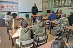 Росгвардейцы провели занятие по безопасности в магаданском центре «Подвиг» Росгвардейцы провели занятие по безопасности в магаданском центре «Подвиг»