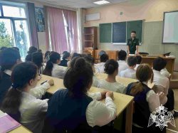 В День солидарности в борьбе с терроризмом росгвардейцы провели лекции в астраханских школах В День солидарности в борьбе с терроризмом росгвардейцы провели лекции в астраханских школах