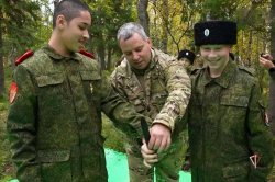 Офицер Росгвардии научил юных патриотов Салехарда приемам рукопашного боя Офицер Росгвардии научил юных патриотов Салехарда приемам рукопашного боя