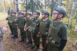 Офицер Росгвардии научил юных патриотов Салехарда приемам рукопашного боя Офицер Росгвардии научил юных патриотов Салехарда приемам рукопашного боя
