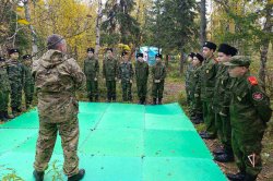 Офицер Росгвардии научил юных патриотов Салехарда приемам рукопашного боя Офицер Росгвардии научил юных патриотов Салехарда приемам рукопашного боя