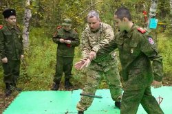 Офицер Росгвардии научил юных патриотов Салехарда приемам рукопашного боя Офицер Росгвардии научил юных патриотов Салехарда приемам рукопашного боя