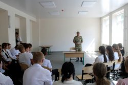 Росгвардейцы провели тематический урок для школьников в Херсонской области Росгвардейцы провели тематический урок для школьников в Херсонской области