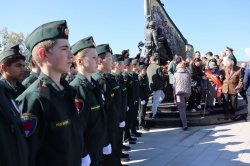 В столице Колымы росгвардейцы приняли участие в открытии монумента Героям СВО В столице Колымы росгвардейцы приняли участие в открытии монумента Героям СВО