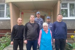 Молодые сотрудники Росгвардии поддержали почетного ветерана Великой Отечественной войны в Томске Молодые сотрудники Росгвардии поддержали почетного ветерана Великой Отечественной войны в Томске
