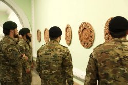 Росгвардейцы приняли участие в открытии тематической выставки в Грозном Росгвардейцы приняли участие в открытии тематической выставки в Грозном