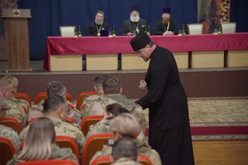 В грозненском соединении Росгвардии прошла встреча военнослужащих со священнослужителями