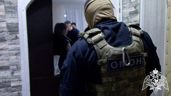 При силовой поддержке бойцов Росгвардии задержана мошенническая группа в Ульяновске При силовой поддержке бойцов Росгвардии задержана мошенническая группа в Ульяновске