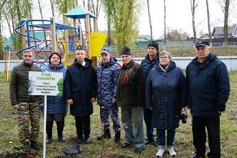 Ульяновские росгвардейцы посадили Сад памяти в честь Героя СССР Ульяновские росгвардейцы посадили Сад памяти в честь Героя СССР