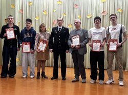 Транспортные полицейские Перми поблагодарили студентов, принимавших участие в проведении мониторинга общественного мнения населения Транспортные полицейские Перми поблагодарили студентов, принимавших участие в проведении мониторинга общественного мнения населения