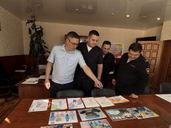 В Екатеринбурге полицейские подвели итоги конкурса «Мои родители работают в полиции» В Екатеринбурге полицейские подвели итоги конкурса «Мои родители работают в полиции»