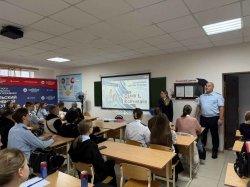 Разговор о важном состоялся у транспортных полицейских со студентами Ставропольского кооперативного техникума Разговор о важном состоялся у транспортных полицейских со студентами Ставропольского кооперативного техникума