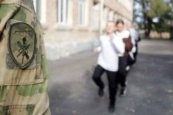 Военнослужащие Росгвардии организовали занятие по строевой подготовке для кадет в Херсонской области Военнослужащие Росгвардии организовали занятие по строевой подготовке для кадет в Херсонской области
