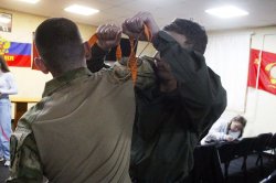 Росгвардейцы провели урок для юнармейцев в Херсонской области Росгвардейцы провели урок для юнармейцев в Херсонской области