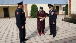 Представители Росгвардии в Кабардино-Балкарии навестили родных погибшего сослуживца Представители Росгвардии в Кабардино-Балкарии навестили родных погибшего сослуживца