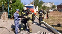 Сотрудники региональных управлений Росгвардии и МЧС провели совместную тренировку в Волгограде Сотрудники региональных управлений Росгвардии и МЧС провели совместную тренировку в Волгограде