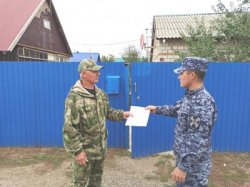 В рамках акции «Безопасный дом, подъезд, квартира» росгвардейцы провели беседу с гражданами о способах защиты имущества В рамках акции «Безопасный дом, подъезд, квартира» росгвардейцы провели беседу с гражданами о способах защиты имущества