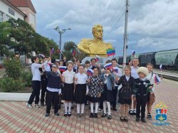 Сотрудники транспортной полиции провели для кизлярских школьников познавательную экскурсию Сотрудники транспортной полиции провели для кизлярских школьников познавательную экскурсию