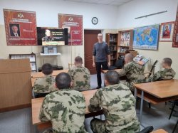 В Кирове ветеран Росгвардии проводит цикл краеведческих бесед для военнослужащих В Кирове ветеран Росгвардии проводит цикл краеведческих бесед для военнослужащих