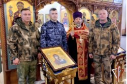 Росгвардейцы обеспечили безопасность религиозного праздника в Зауралье и присоединились к торжеству Росгвардейцы обеспечили безопасность религиозного праздника в Зауралье и присоединились к торжеству